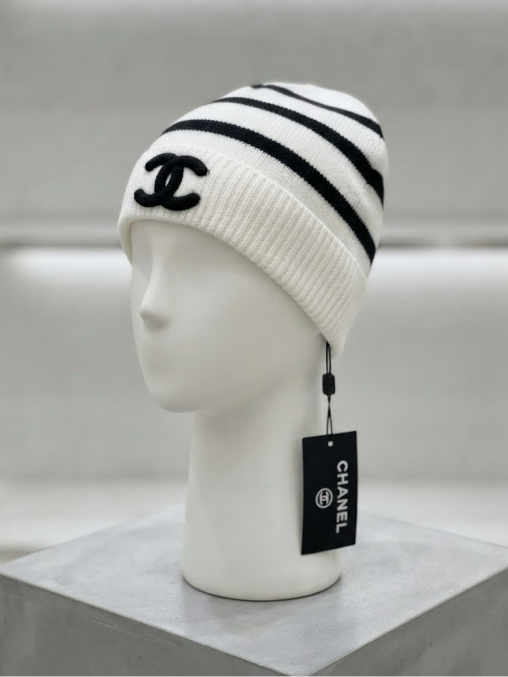 Brand New !!  Striped Wool Beanie Hat in White & Black